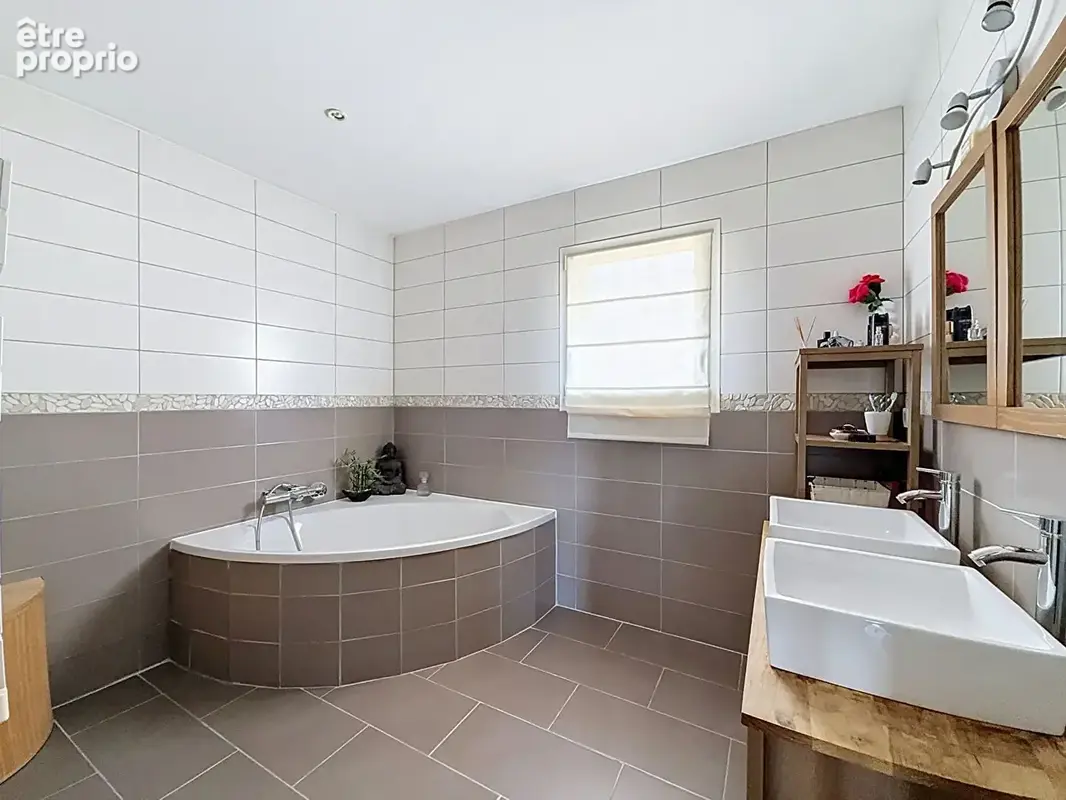 Maison Charnoz- Sur- Ain 6 pièce(s) 190 m2, quatre chambres, piscine, garage, salle de sport , jacuzzi, hammam - photo 14