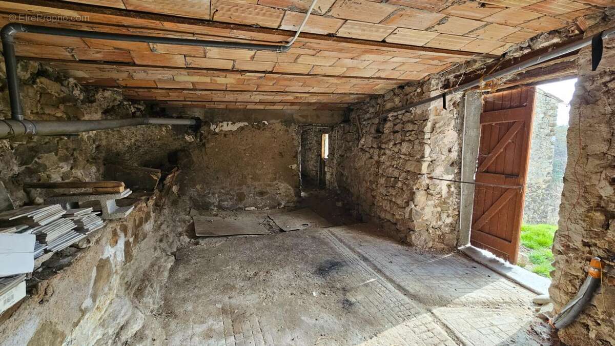 Maison de hameau avec deux appartements +  terrain, à Bargème - photo 16