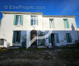 Maison à CHAILLEVETTE