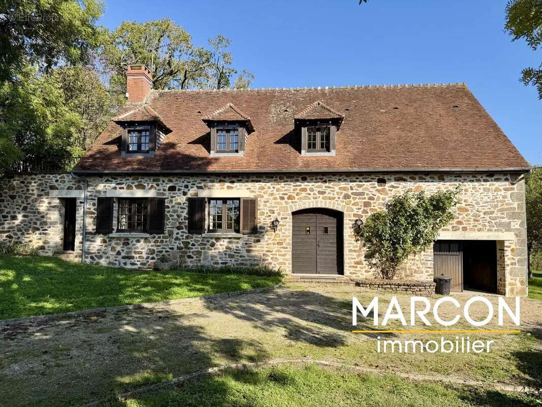 Maison à LA CELLE-DUNOISE