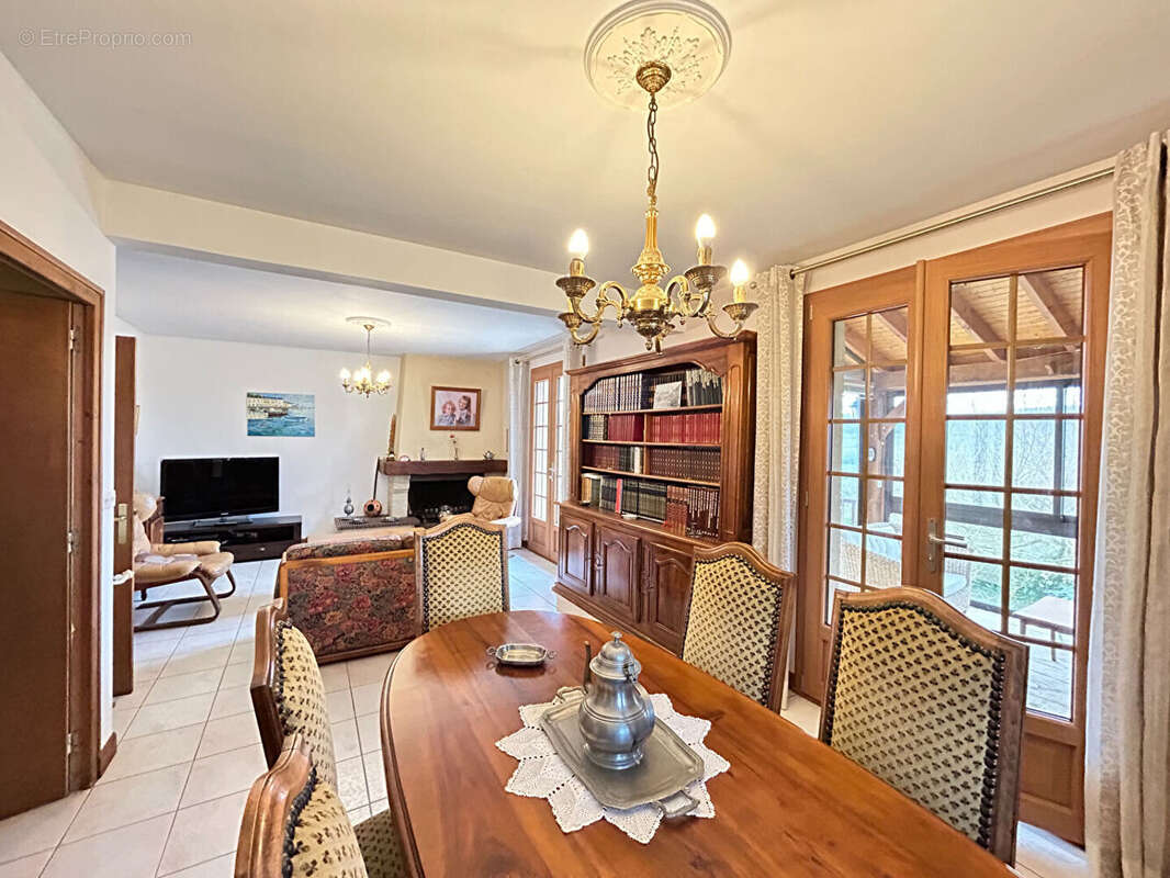 Maison de 180 m² avec vue carte postale. Nombreuses dépendances. - photo 4