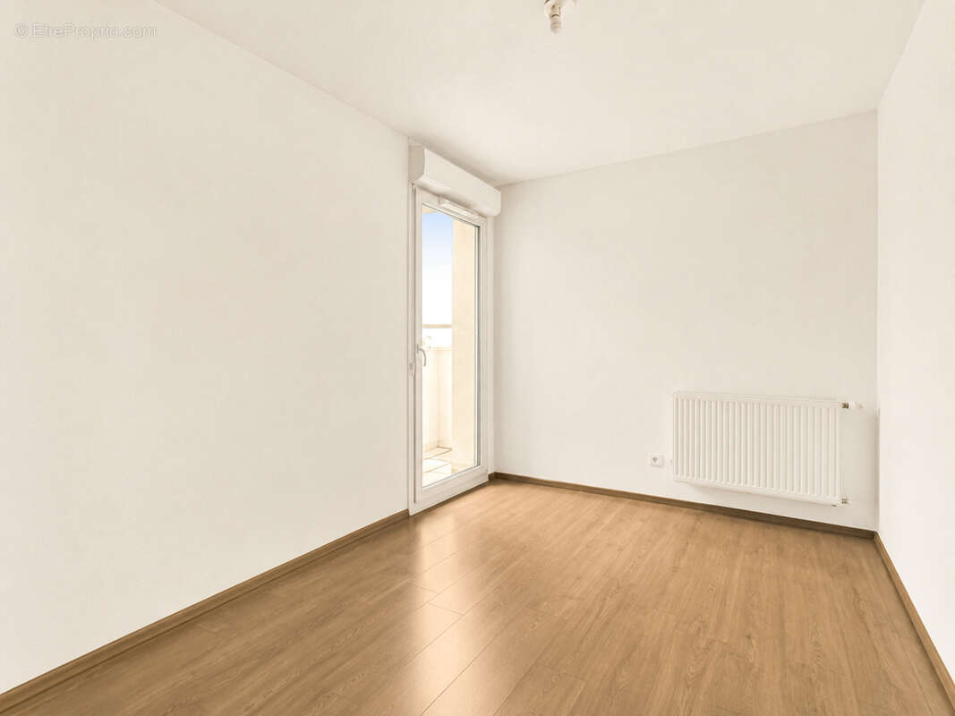 En exclusivité ! Appartement T3 de 62 m2 situé au 1er étage, secteur Barrière de Paris. - photo 8