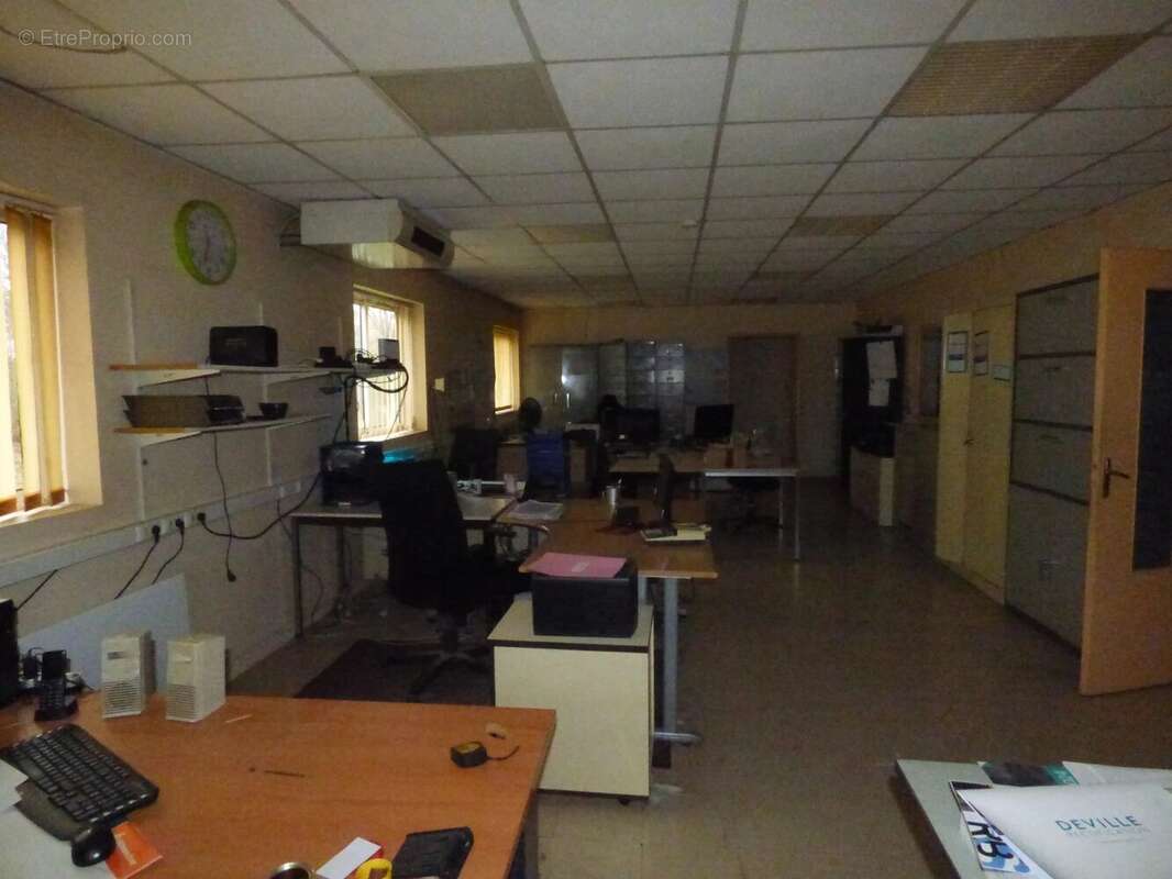 Commerce à MEREVILLE