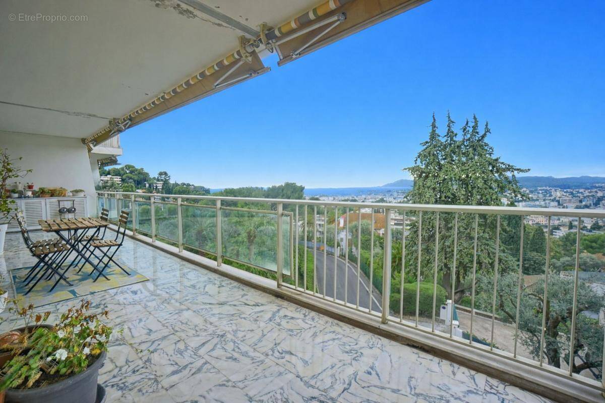 Appartement à LE CANNET