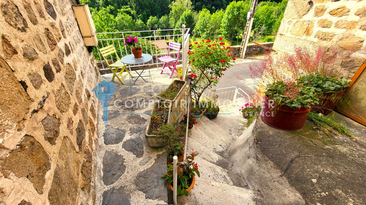 Ardèche (07) A vendre Le Chambon - Appartement T3bis dans maison de Village très propre, garage, plus annexe - photo 3
