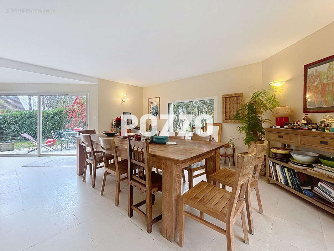 Maison à BRETTEVILLE-SUR-ODON