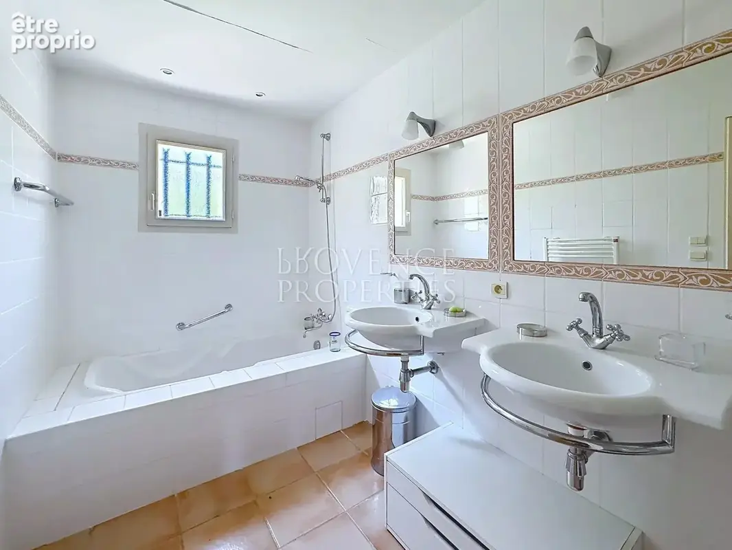 Propriété d'exception avec moulin du 19ème siècle, villa indépendante, 2 piscines sur 1,6 hectare - photo 65