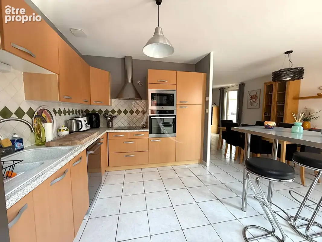 La Crau Maison non mitoyenne avec piscine, 4 chambres, garage et 3 parkings - photo 7