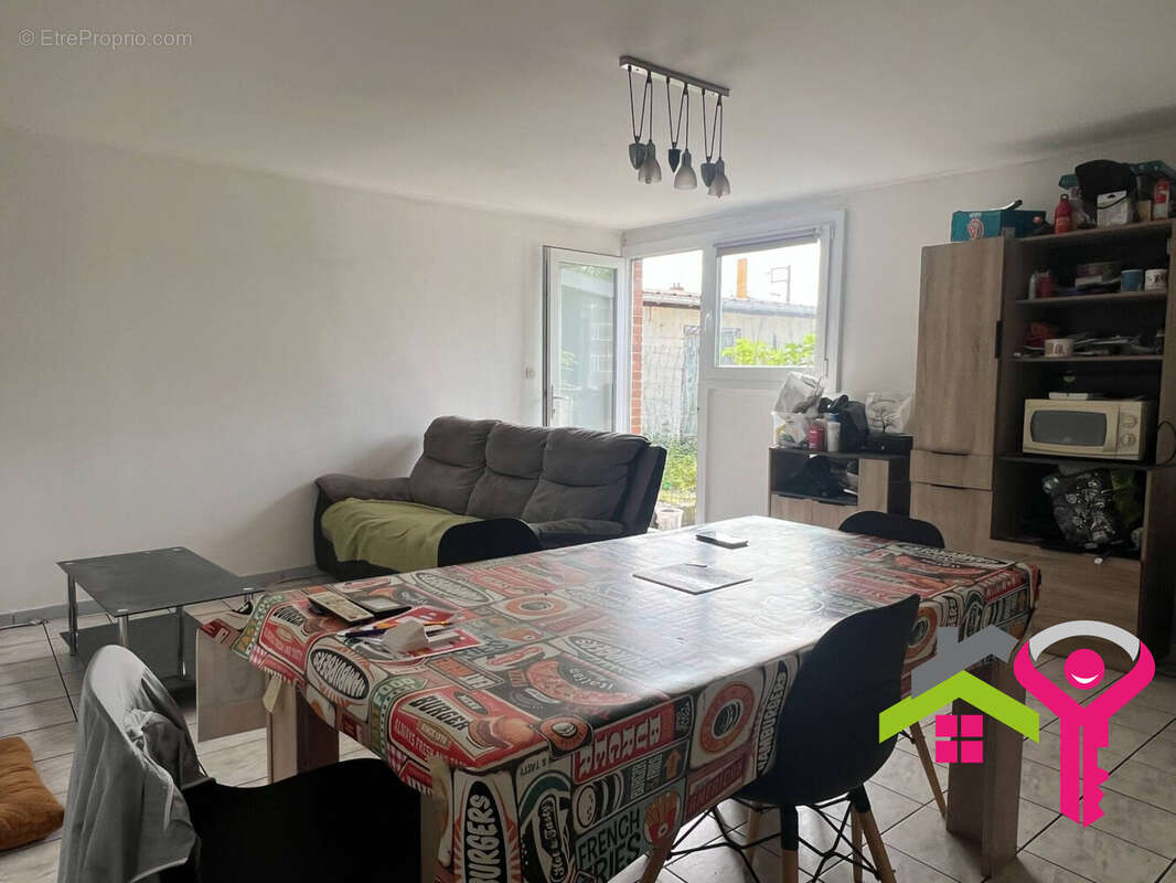 Appartement à DOUCHY-LES-MINES