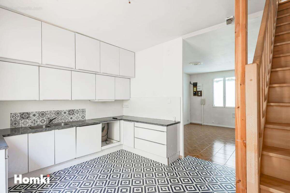 Maison/Villa T4 de 77 m2 à Marseille 13004 - photo 2