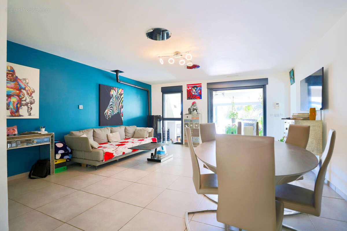 Maison à MEOUNES-LES-MONTRIEUX