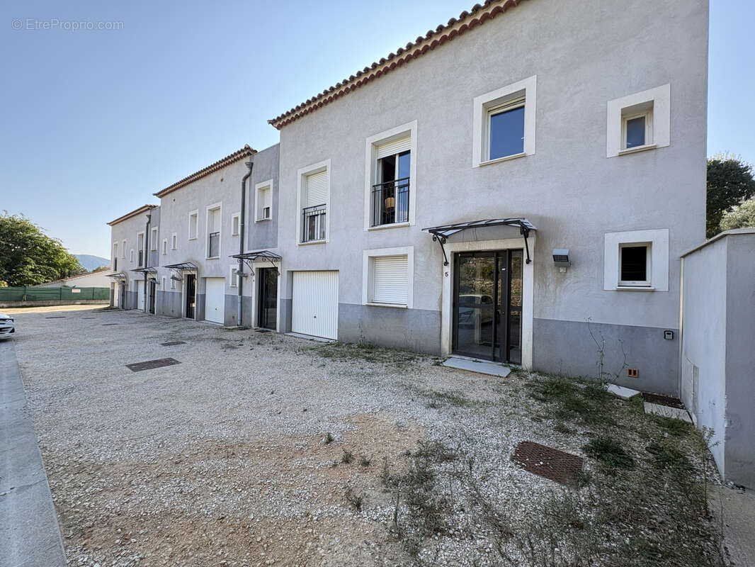 Appartement à SAINT-CYR-SUR-MER
