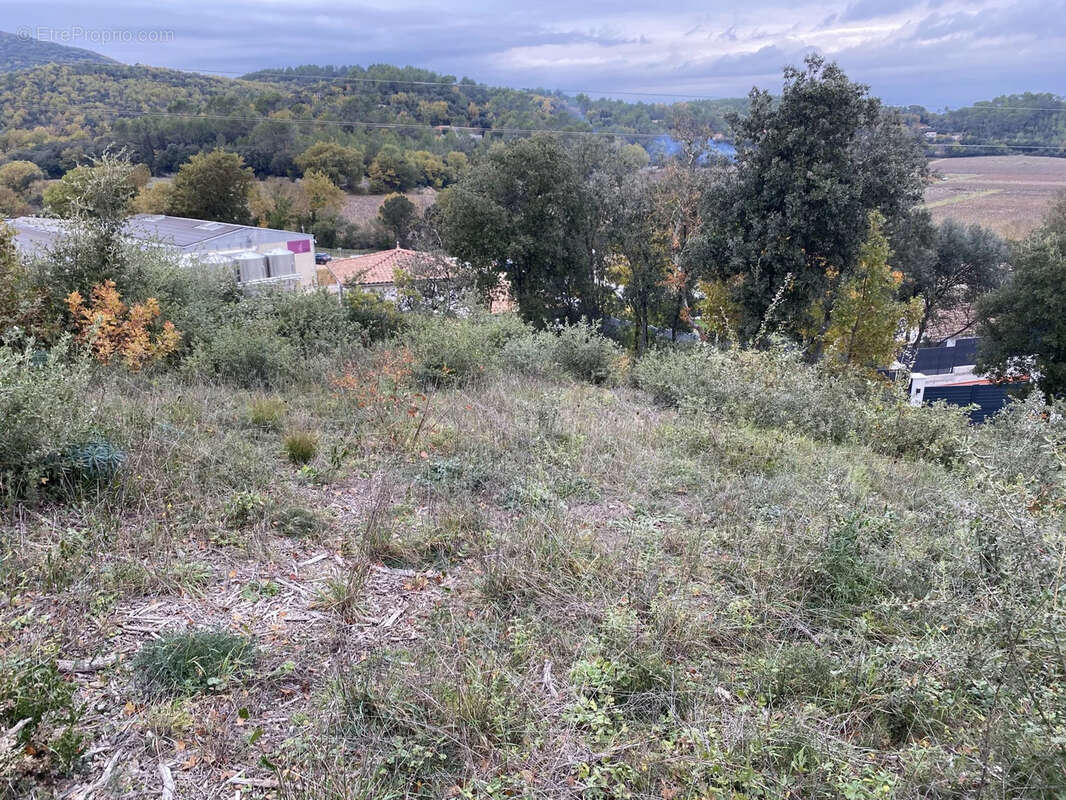 Terrain à FLASSANS-SUR-ISSOLE