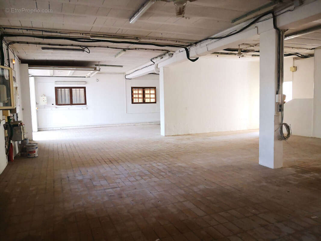 Commerce à ROQUEBRUNE-SUR-ARGENS