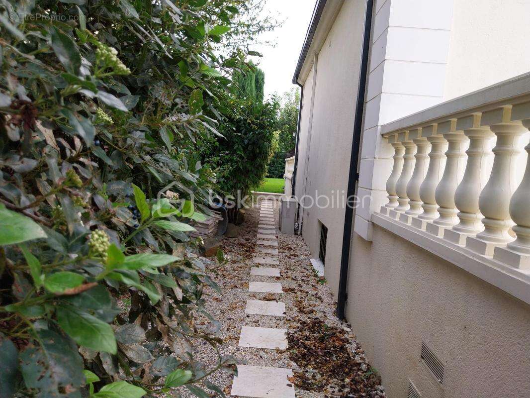 Maison à CHAMPS-SUR-MARNE