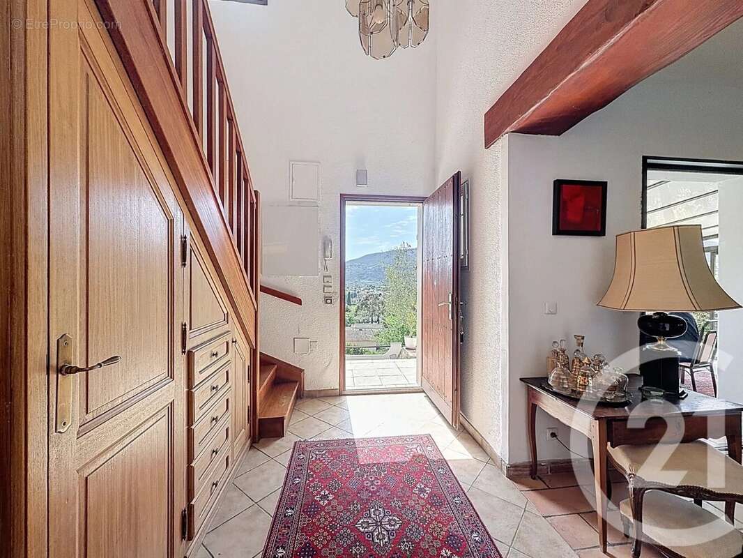 Maison à LA ROQUETTE-SUR-SIAGNE