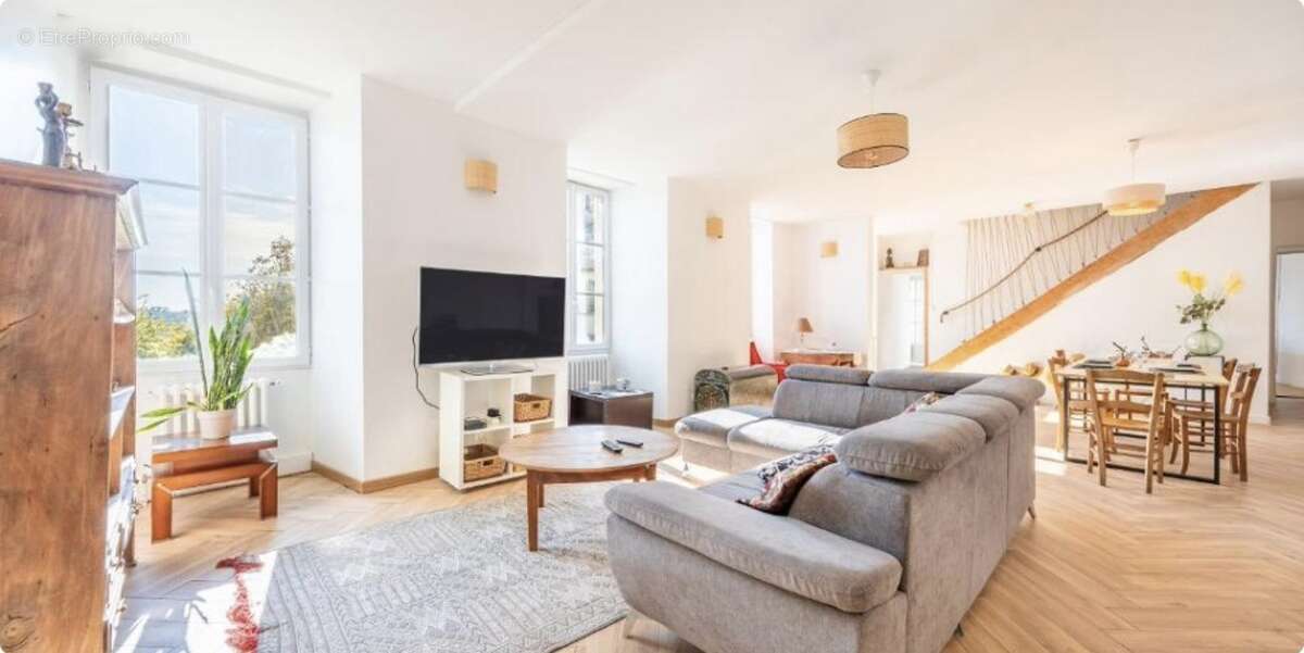 Maison à CHAMPDENIERS-SAINT-DENIS