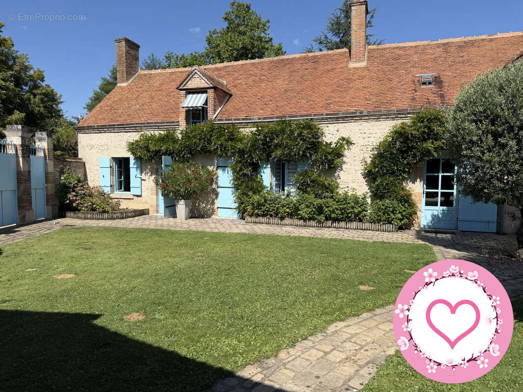 Maison 237 m² à Les Bordes  - photo 2