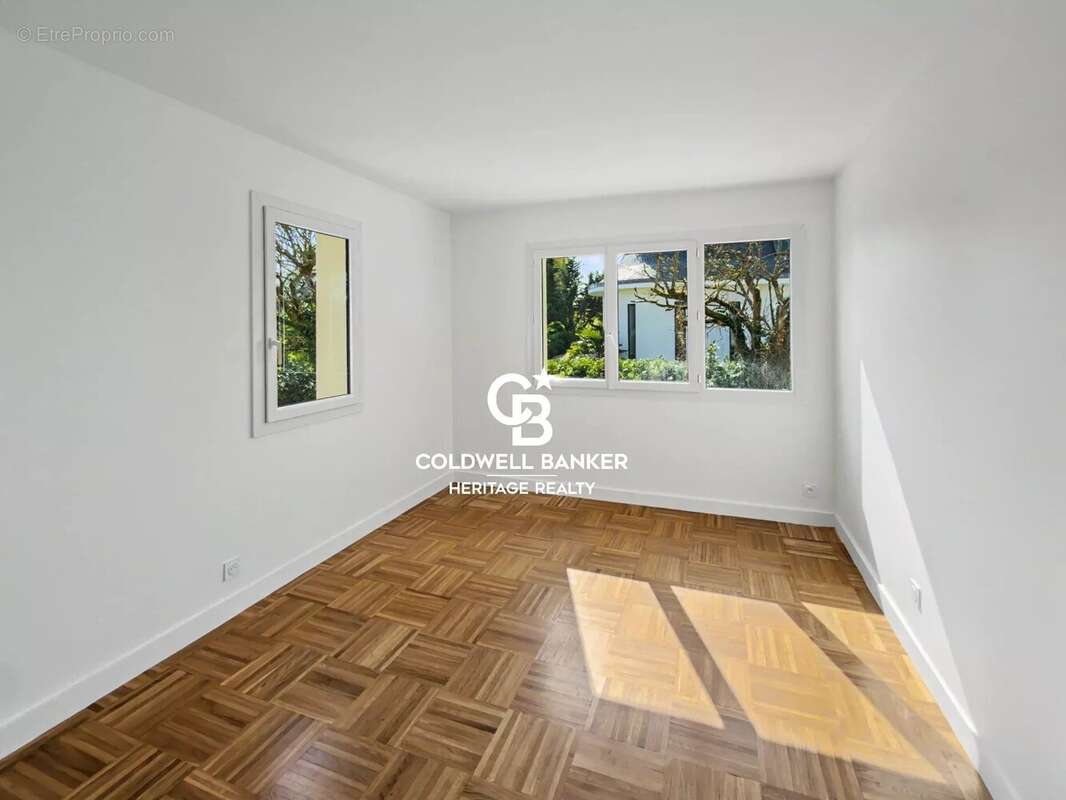 DARDILLY  – Appartement 124 m² entièrement rénové – Vue exceptionnelle sur les Monts du Lyonnais – Jardin et terrasse - photo 11