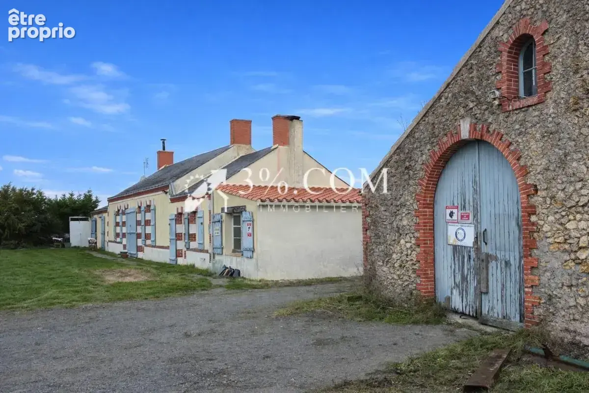 Beau potentiel pour cette Longère, sa grange et son bâtiment - photo 2
