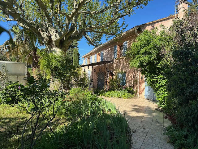 Maison à PERNES-LES-FONTAINES