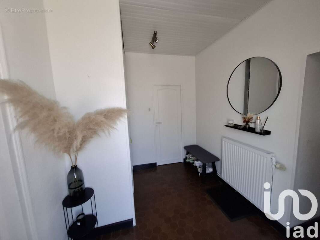 Maison 121 m² à Saint-Paul-Le-Gaultier  - photo 6