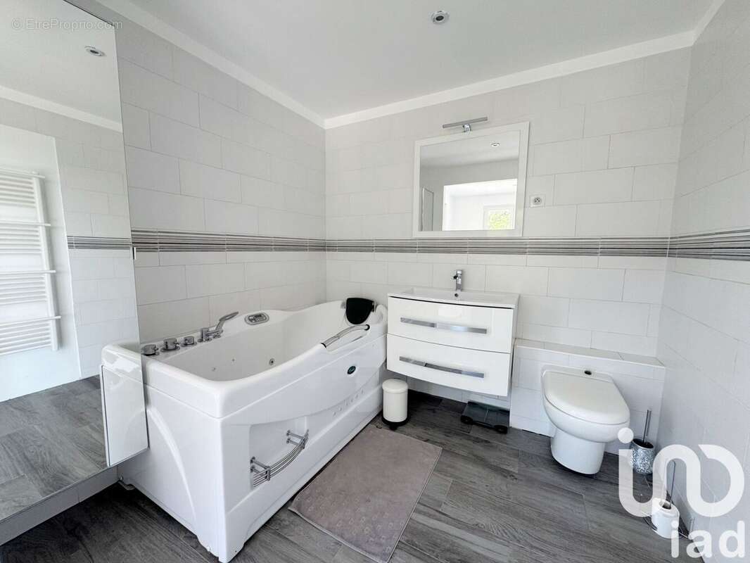 Photo 6 - Maison à LE LUC