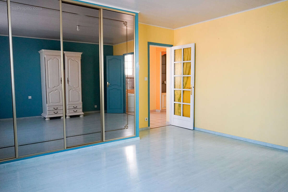 Maison avec appartement et sous sol total - photo 7