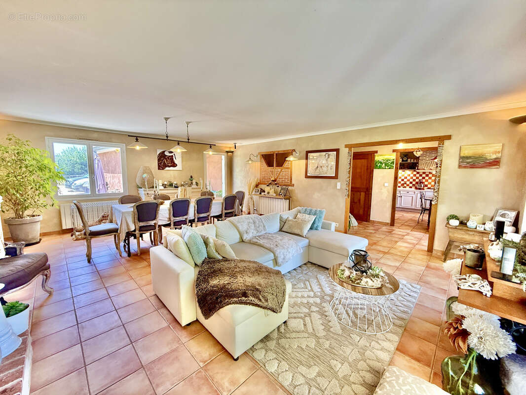 Maison à CRUZILLES-LES-MEPILLAT