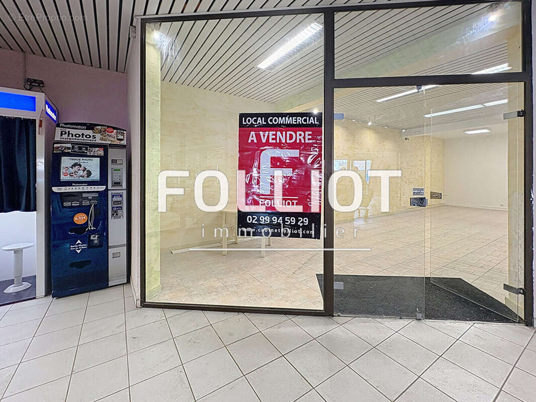 A Vendre Local commercial à St Georges De Reintembault - photo 2