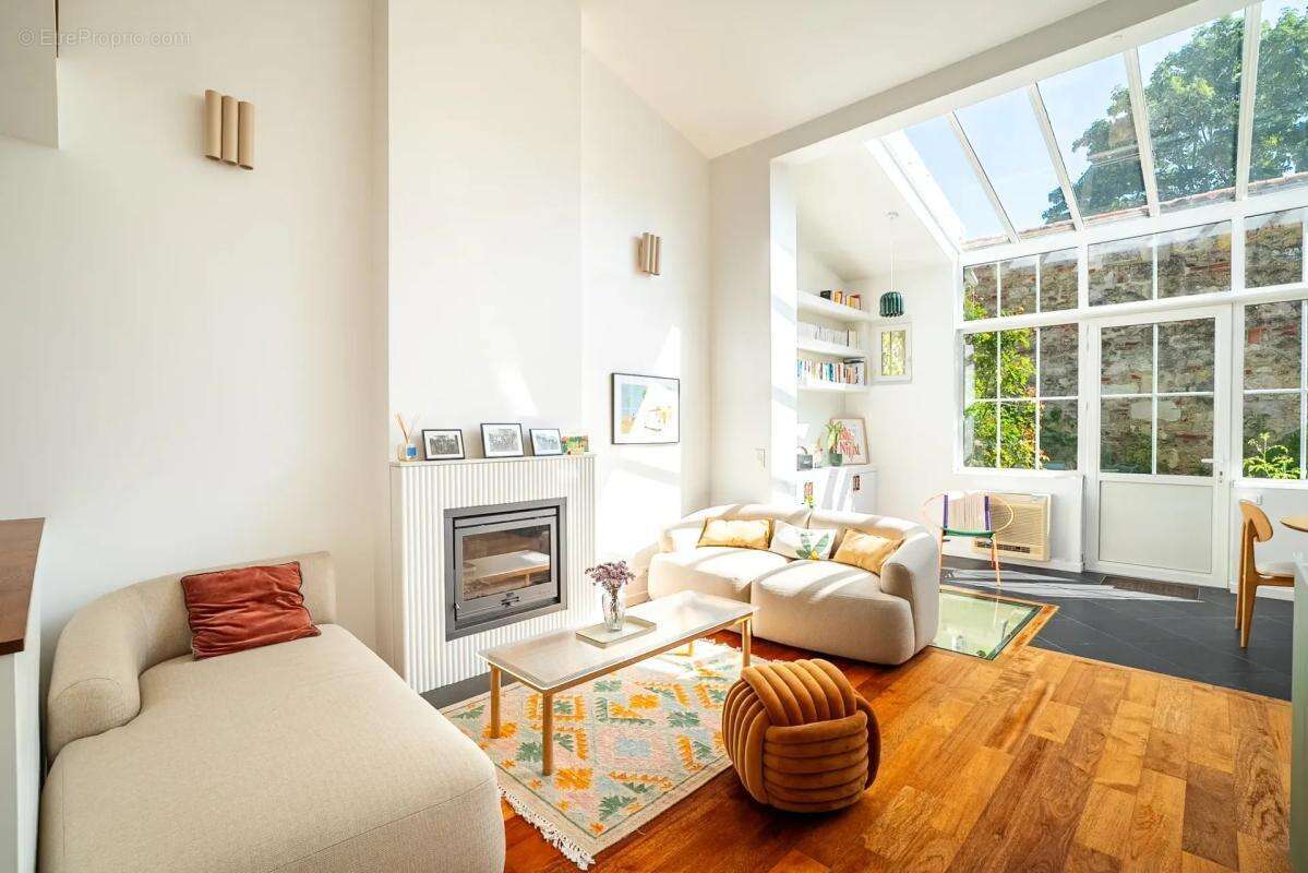 Maison en pierre rénovée de 142m² avec jardin – Saint Seurin - photo 2