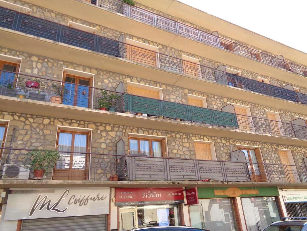   - Appartement à DRAGUIGNAN