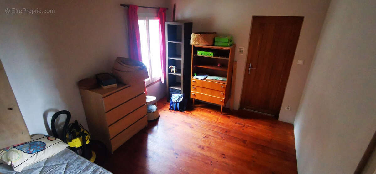 Maison à AURIAC-SUR-VENDINELLE