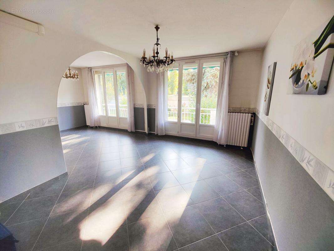 Appartement à SAINT-MARTIN-D'HERES