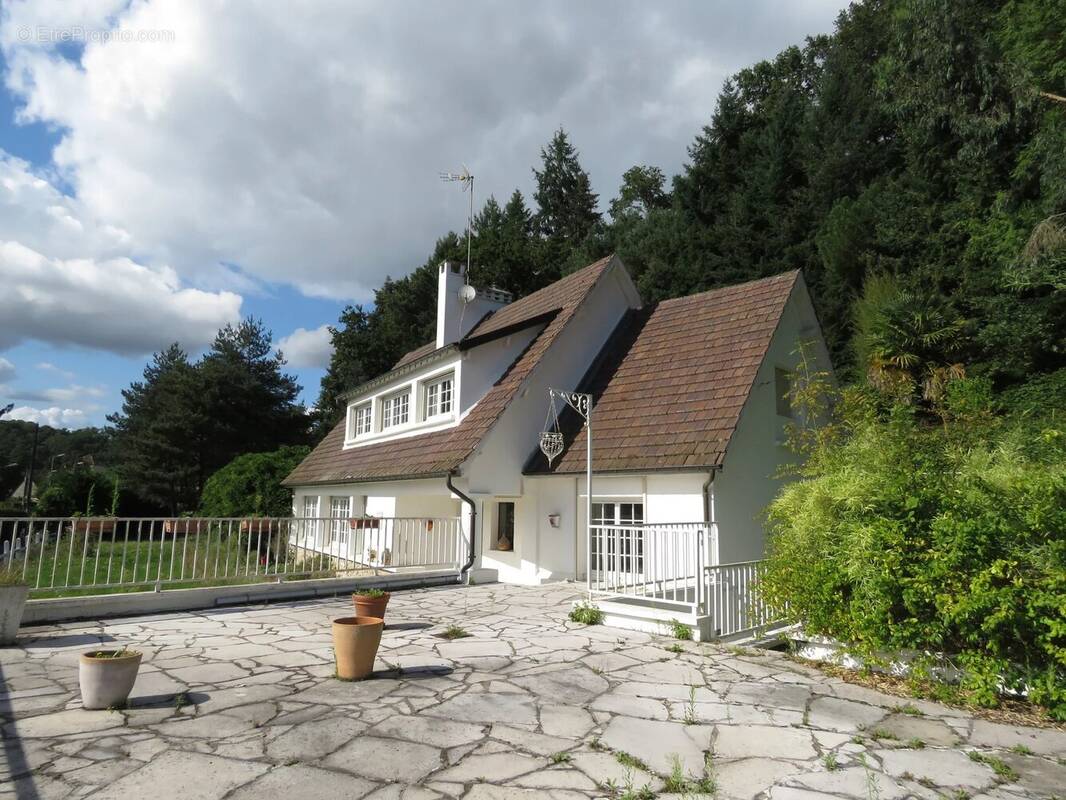 Maison à DROUE-SUR-DROUETTE