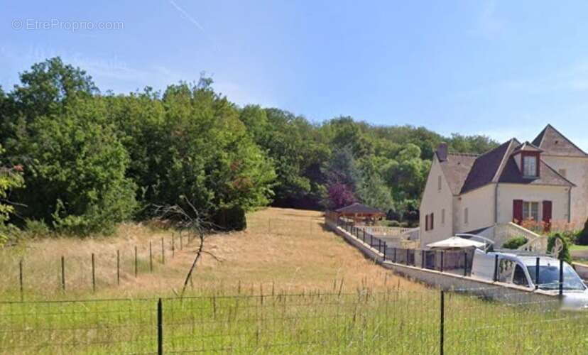 Terrain à SAINT-SULPICE-DE-FAVIERES