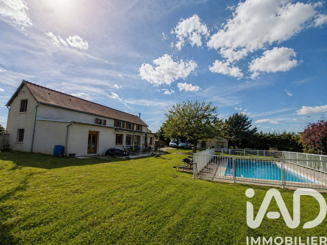 Photo 1 - Maison à CHATELLERAULT