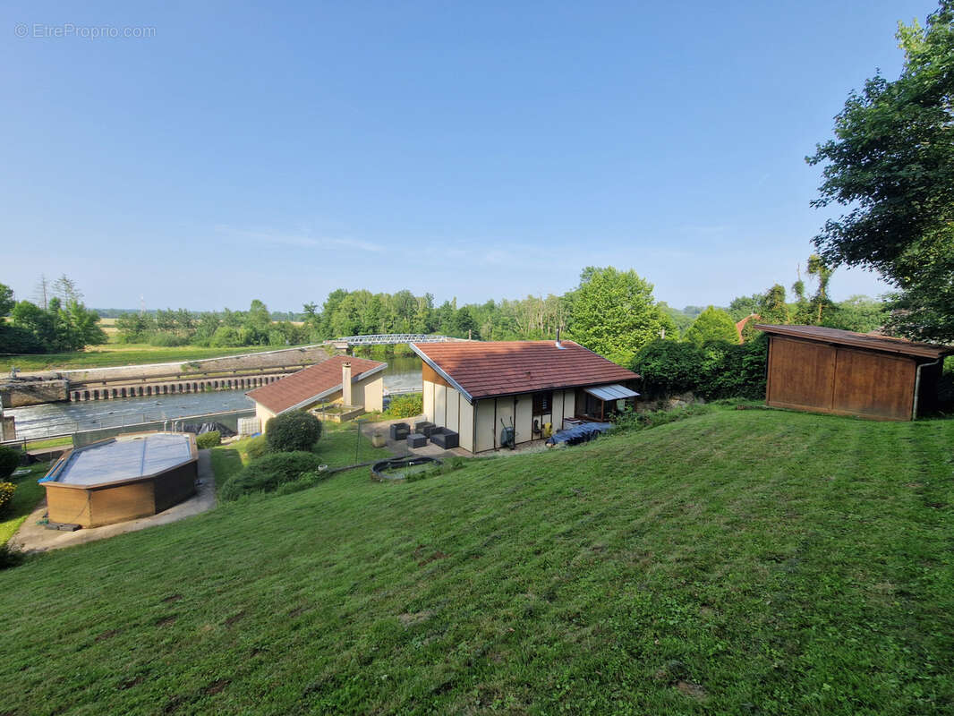 Maison à CONFLANDEY