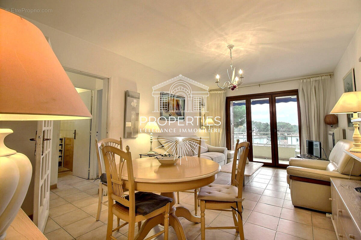 Appartement à BORMES-LES-MIMOSAS