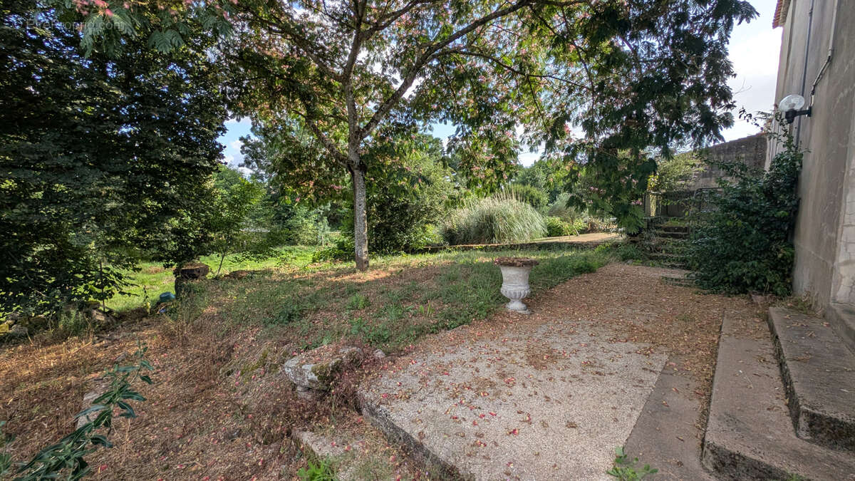 Maison à LES LANDES-GENUSSON