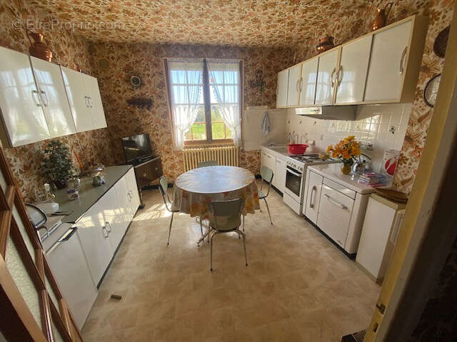 Maison à MARINGUES