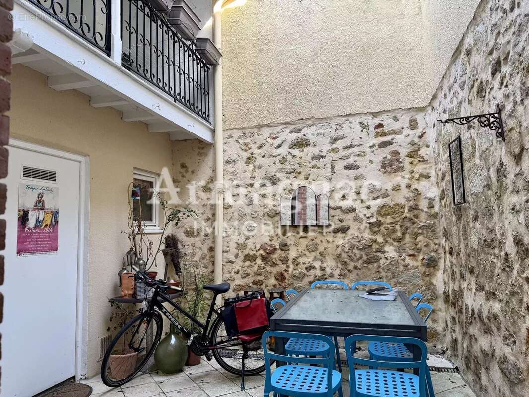 Maison à VIC-FEZENSAC