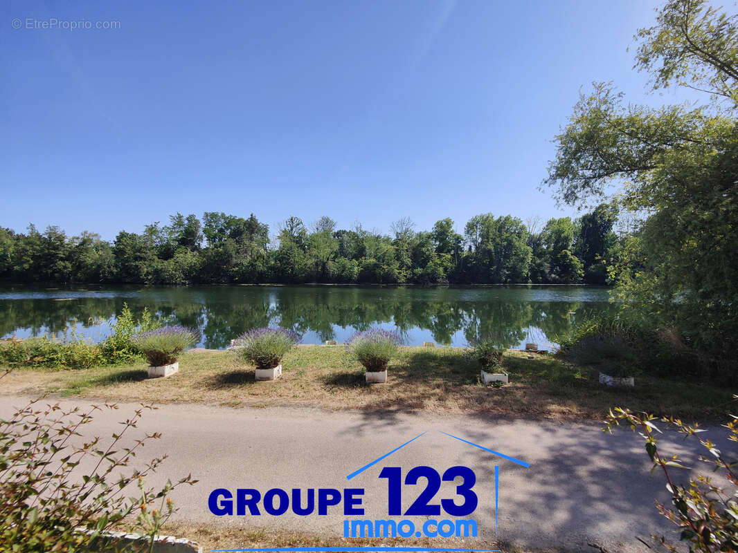 Un bien atypique avec vue sur l’Yonne et de multiples possibilités - photo 5