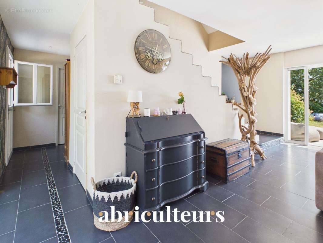 Spacieuse villa avec piscine et terrain d’environ 1 500 m² , dépendance et vue dégagée en vente à Callian (83440) - photo 10