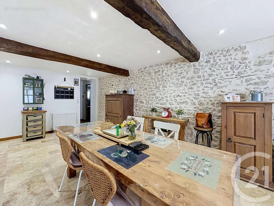 Maison 160 m² à Clery-Saint-Andre  - photo 7