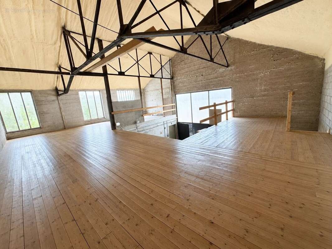 Local 135 m2 - photo 2