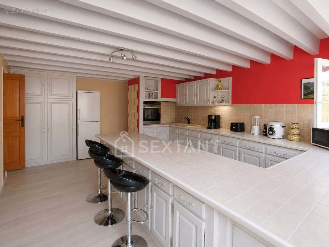 Charentaise de caractère  276 m² habitables  4 chambres  dépendances - photo 6