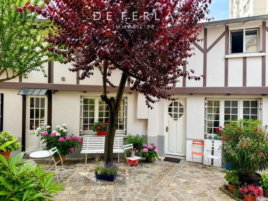Appartement à PARIS-14E