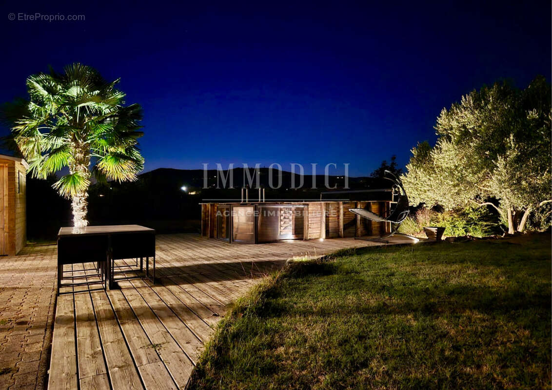Villa familiale de plain-pied et sa jolie vue sur les collines - photo 30