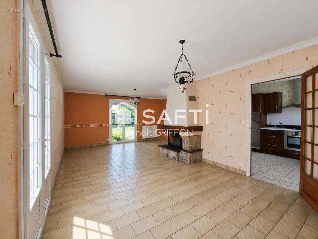 Photo 4 - Maison à LA ROMAGNE